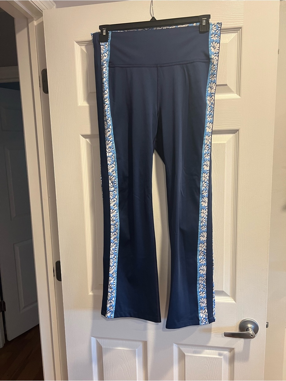 Lilly Pulitzer Navy Leggings with Light Blue Floral Side Stripe